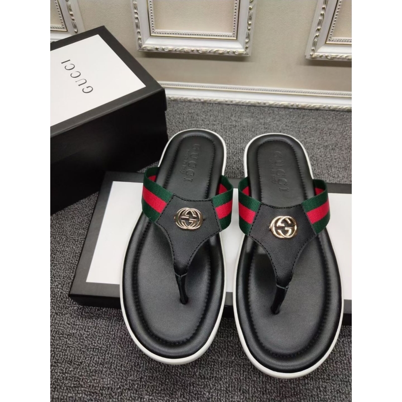 G*u*i slippers